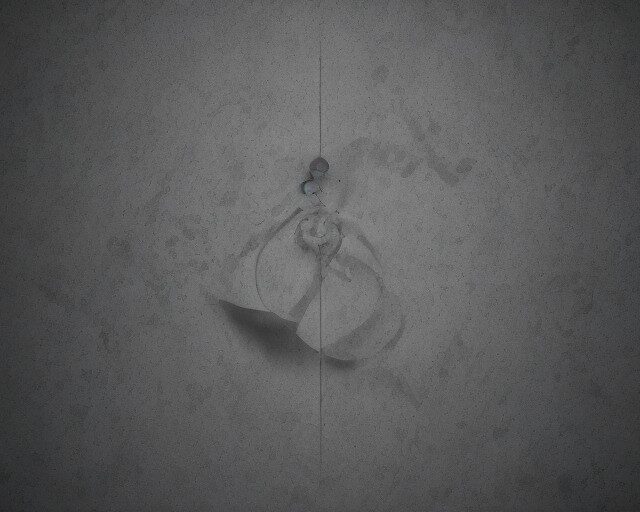 Срединный путь между искушением и чистотой символ